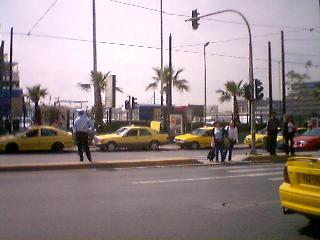 piraeus harbour street crossing